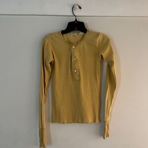 Levi’s Vintage Clothing El Real branded Women’s Long Sleeve Henley in Yellow
